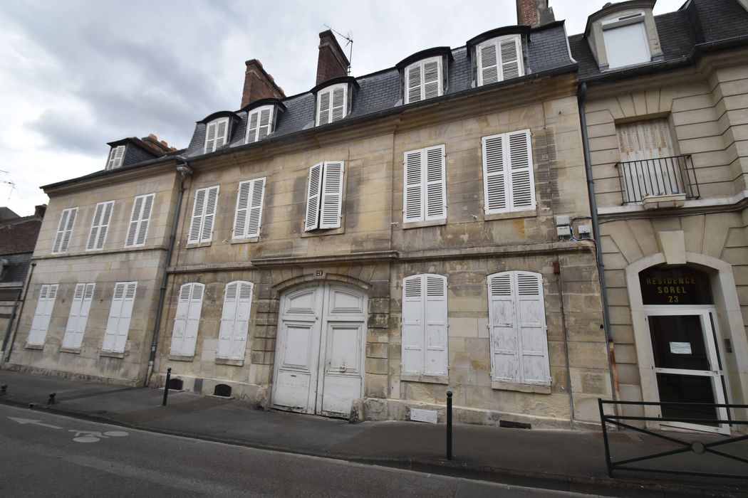 façade ouest sur rue