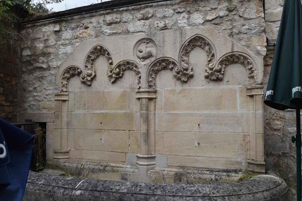 cour intérieure, éléments employés