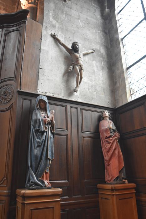 statues (poutre de gloire) : Christ en croix, Vierge, saint Jean