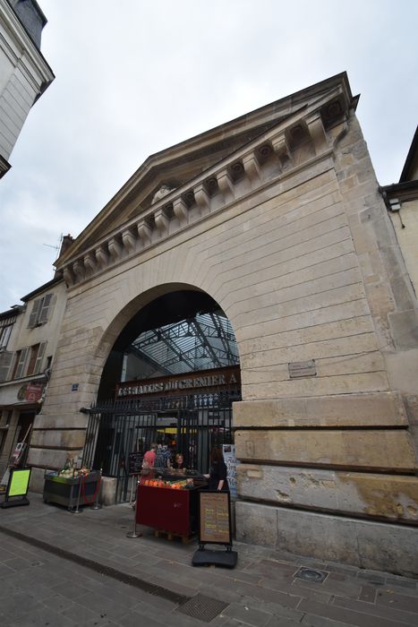 façade nord sur la rue des Lombards