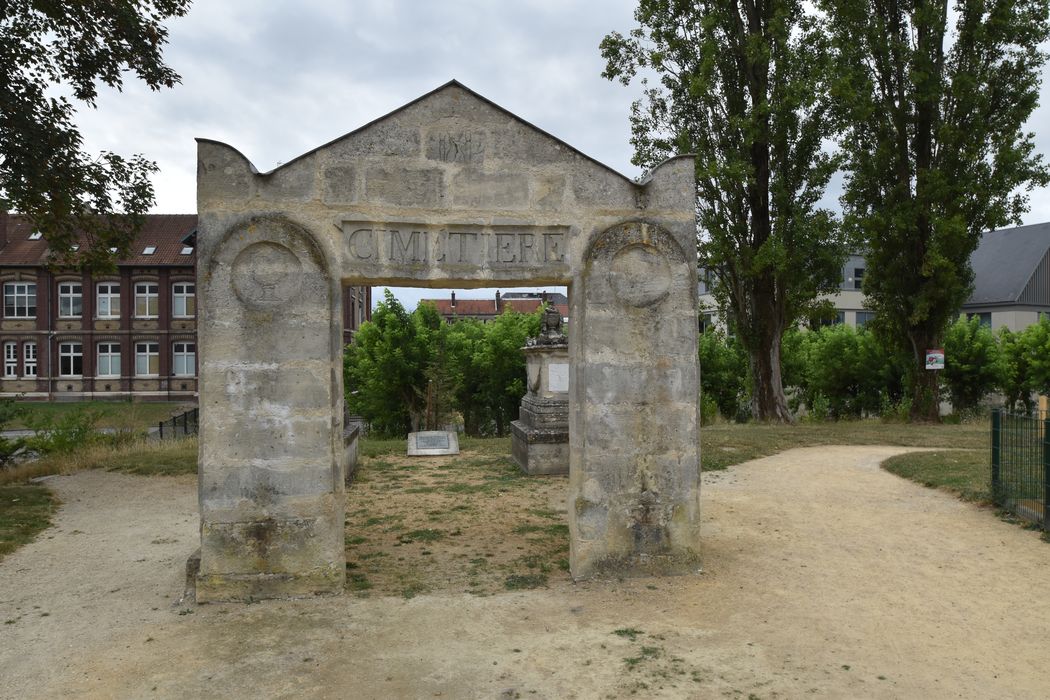 vestige de la porte d’accès