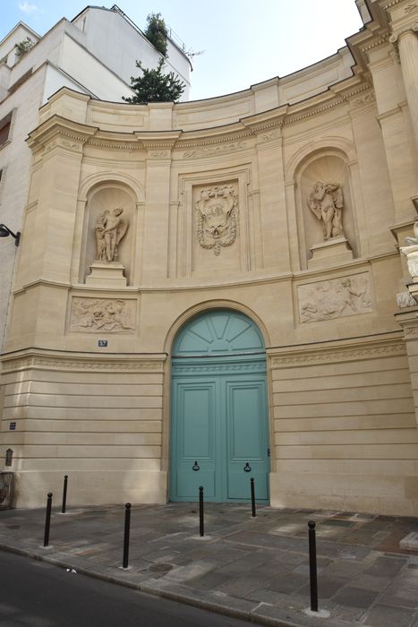 vue partielle de la fontaine, aile concave de gauche