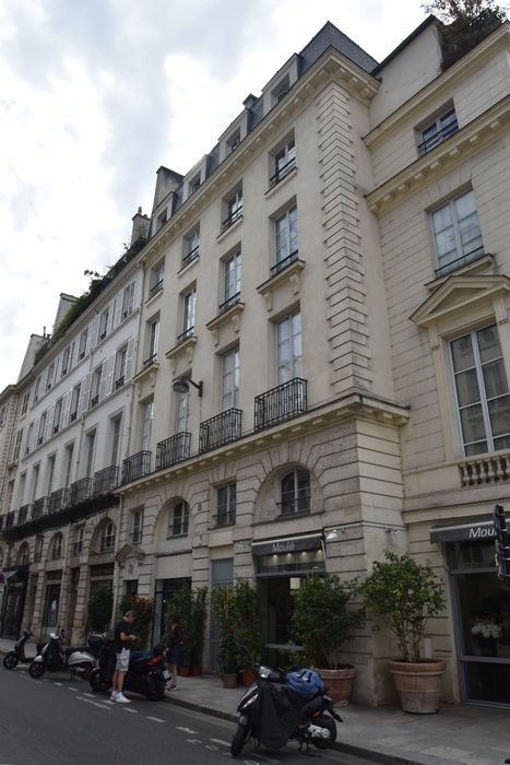 façade sur la rue de Bourgogne