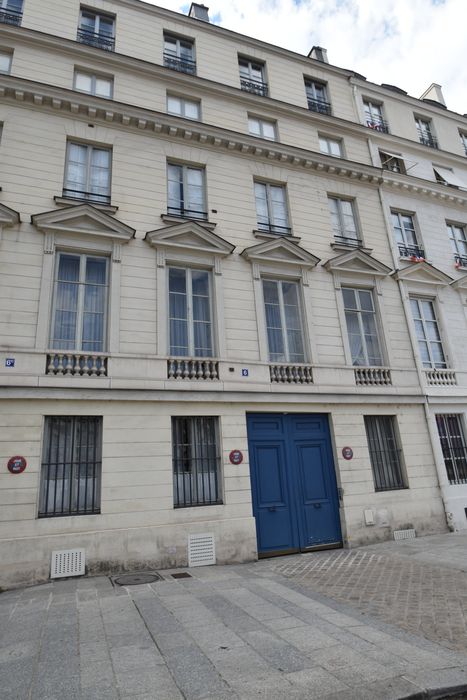 façade du n°6 sur la place du Palais Bourbon