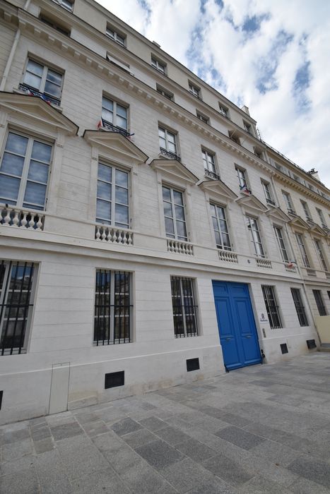 façade sur la rue de Bourgogne