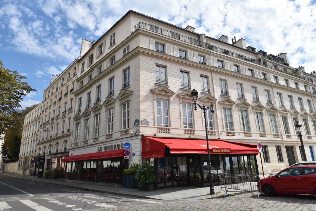 façades sur la rue de l’Université et de la place du Palais Bourbon