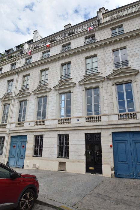 façade sur la place du Palais Bourbon