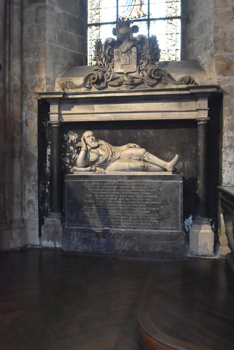 monument funéraire de Guillaume Douglas, prince d'Ecosse