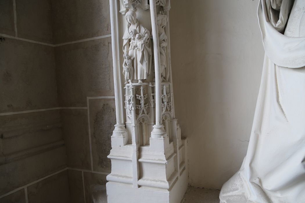 groupe sculpté : Noli me tangere, détail de l’encadrement - © Ministère de la Culture (France), Médiathèque du patrimoine et de la photographie, diffusion GrandPalaisRmn Photo