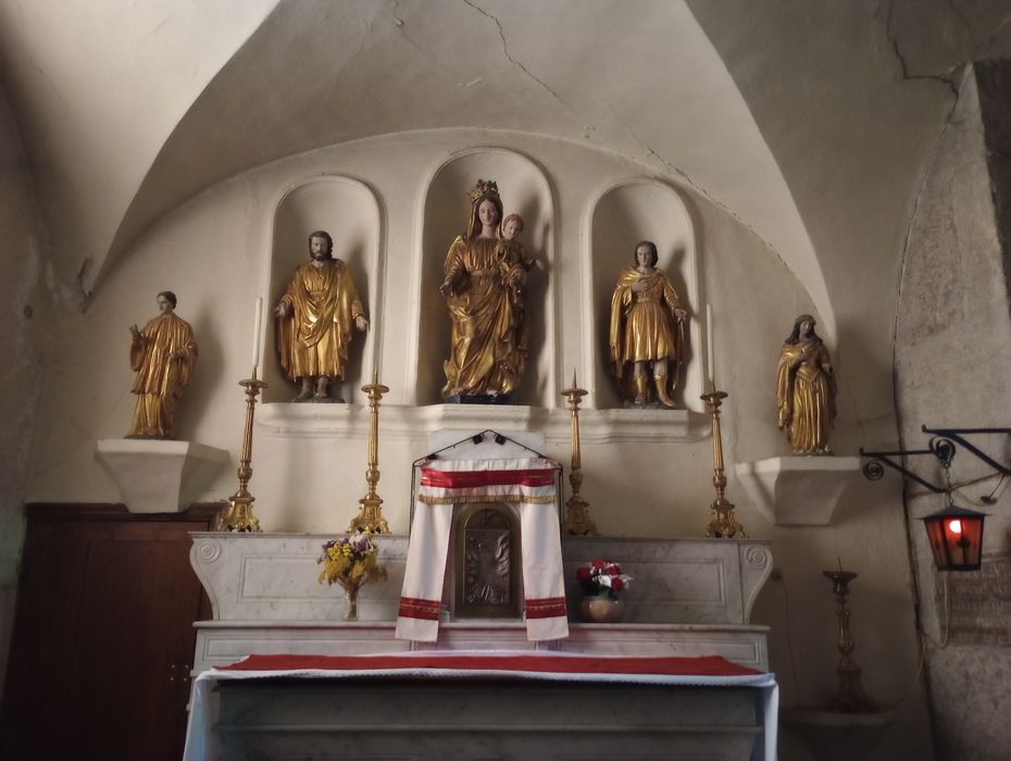 statues : Vierge à l’Enfant, saints, saintes