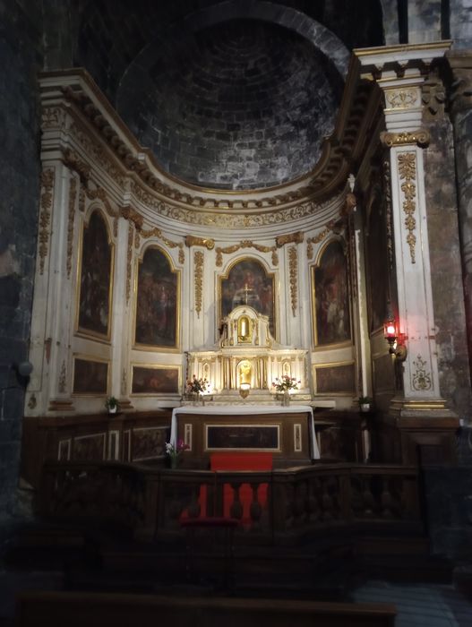 lambris de revêtement d’une chapelle latérale