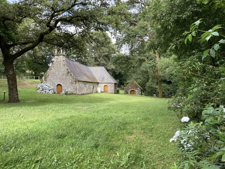 vue générale de la chapelle dans son environnement depuis le Sud-Ouest