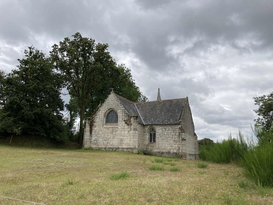 Vue générale de la chapelle dans son environnement depuis le Nord-Est