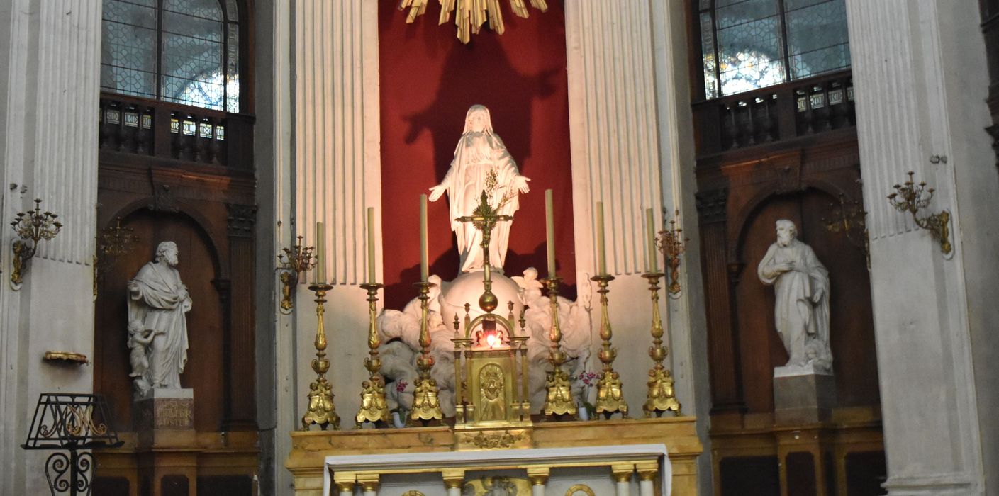 statues : Vierge à l’Enfant surmontant le globe, évangélistes