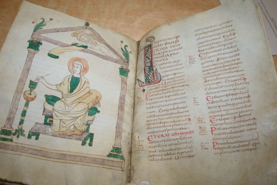 livre liturgique (évangéliaire carolingien)