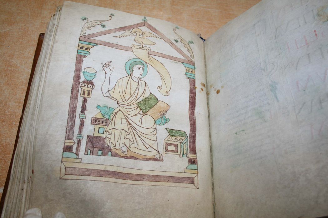 livre liturgique (évangéliaire carolingien)