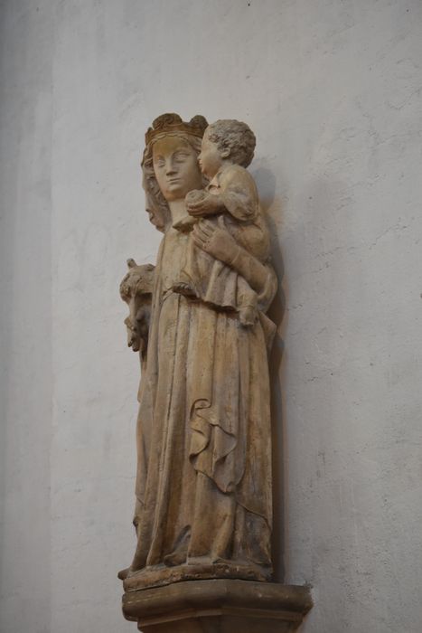 statue : Vierge à l’Enfant