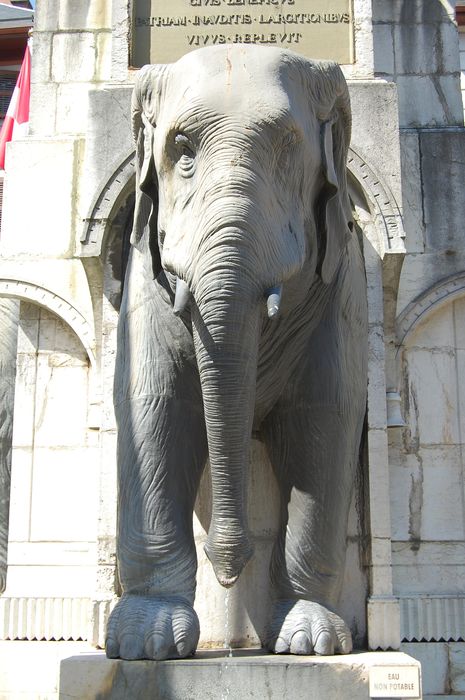 vue partielle de la fontaine