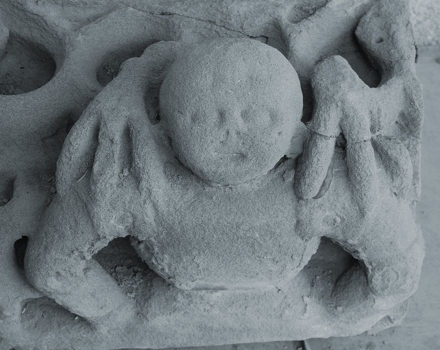 cloître, détail d’une console sculptée