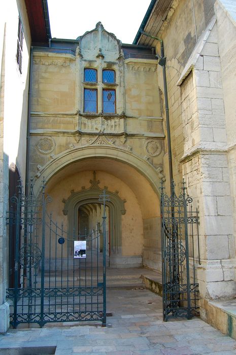 accès ouest au cloître