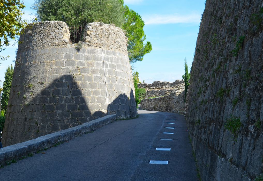 vue partielle des remparts