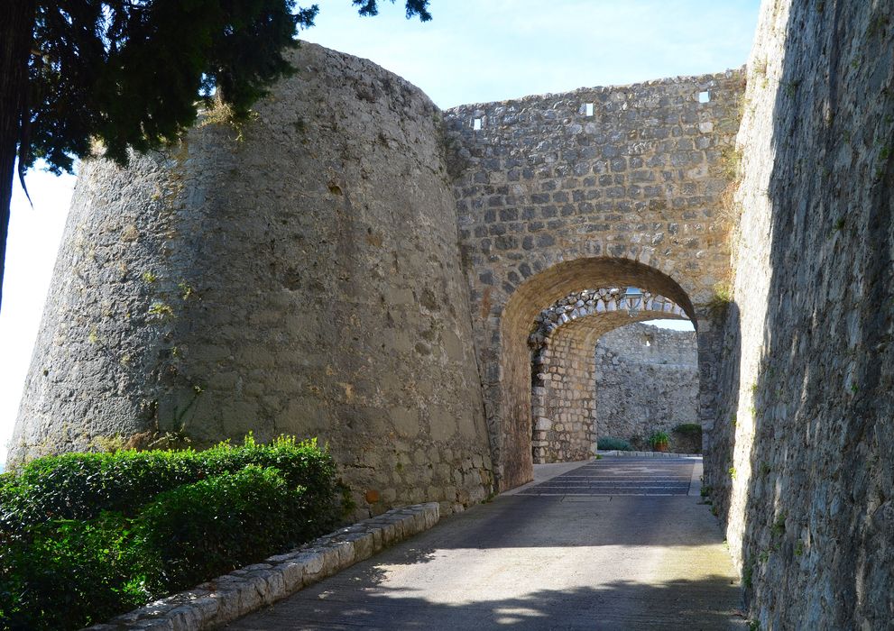 vue partielle des remparts