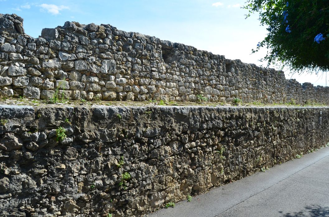 vue partielle des remparts