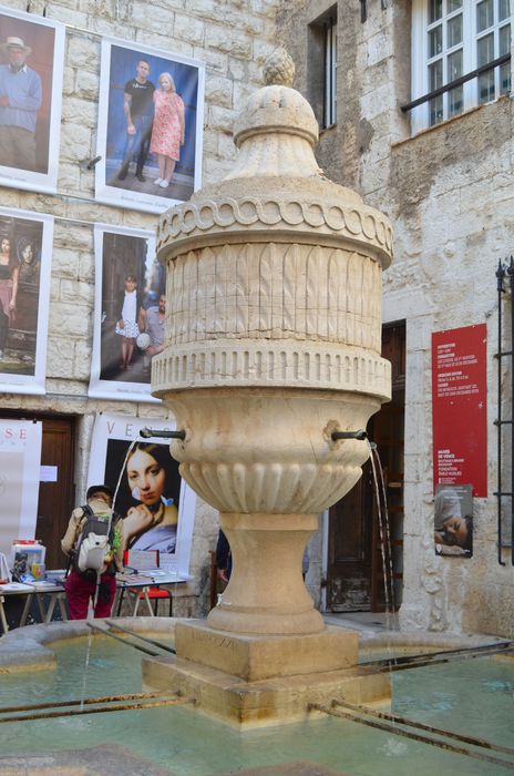 vue partielle de la fontaine