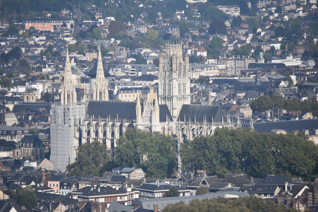 vue générale de l’église dans son environnement depuis le Mont Gargan-Saint-Paul