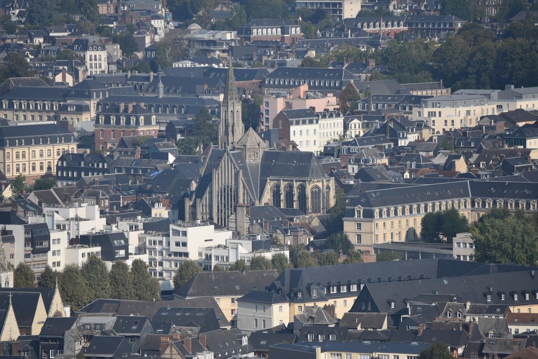 vue générale de l’église dans son environnement depuis le Mont Gargan-Saint-Paul