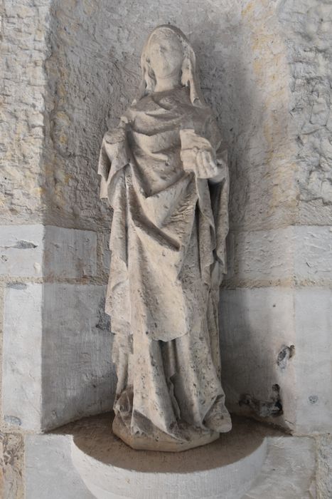 statue : Sainte au livre