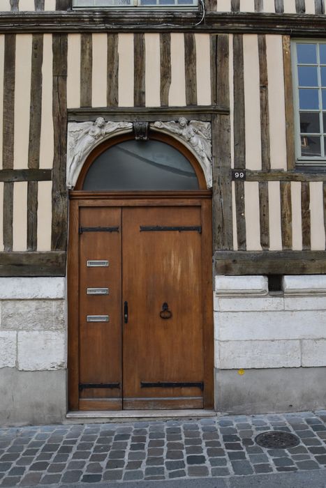 porte d’accès secondaire sur rue