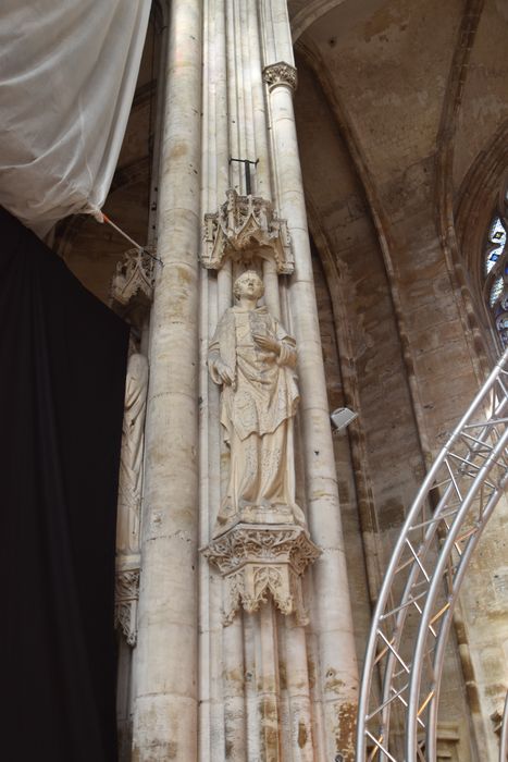 statue