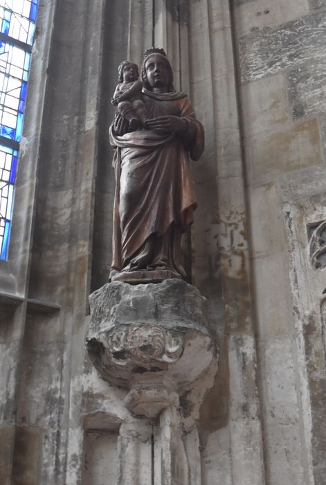 statue : Vierge à l’Enfant