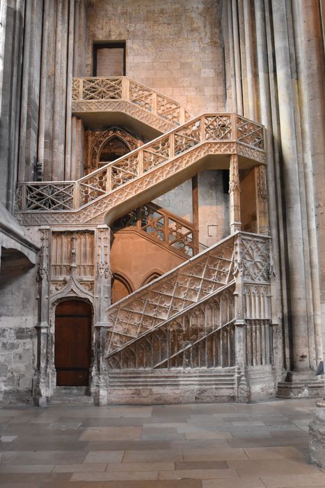 transept nord, escalier