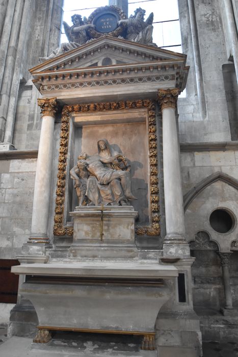 retable de la chapelle du transept nord, groupe sculpté : Vierge de pitié