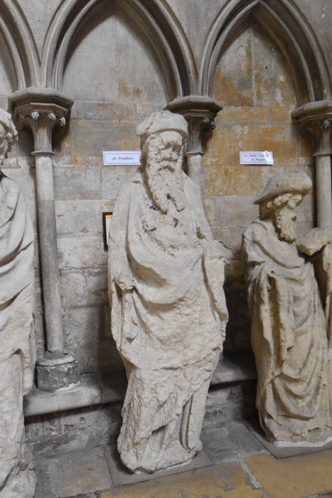 statue déposée : Prophète