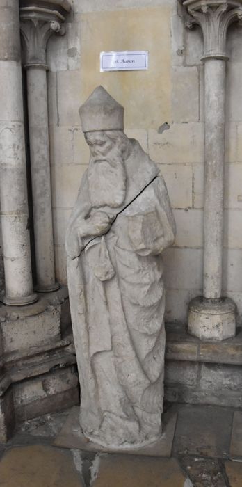 statue déposée : Aaron