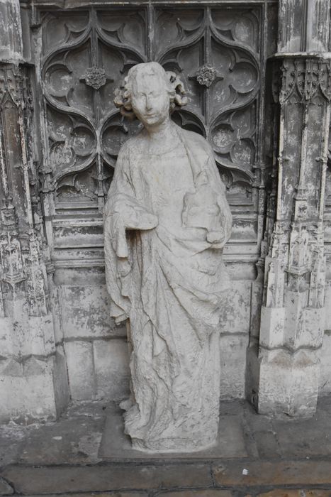 statue déposée