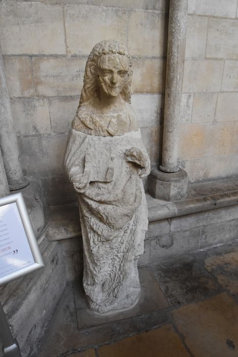 statue déposée