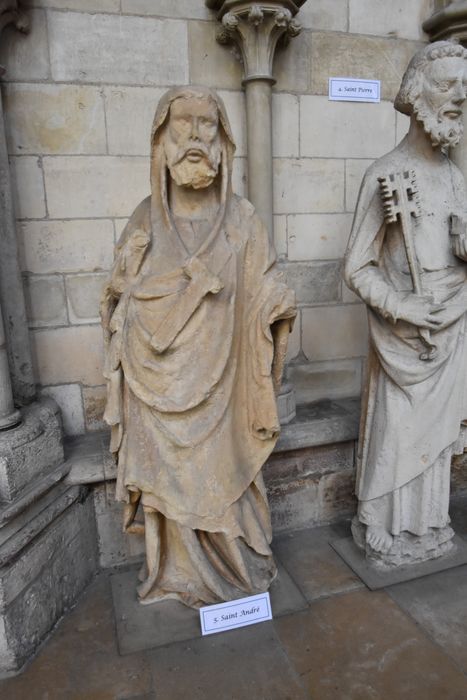 statue déposée : Saint André
