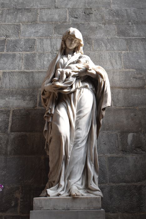 statue : Vierge à l’Enfant