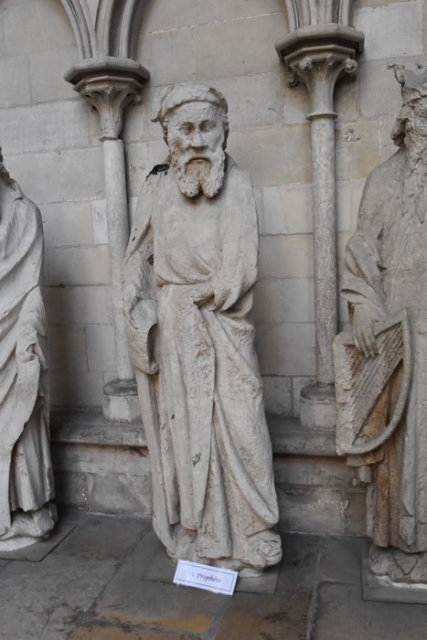 statue déposée : Prophète