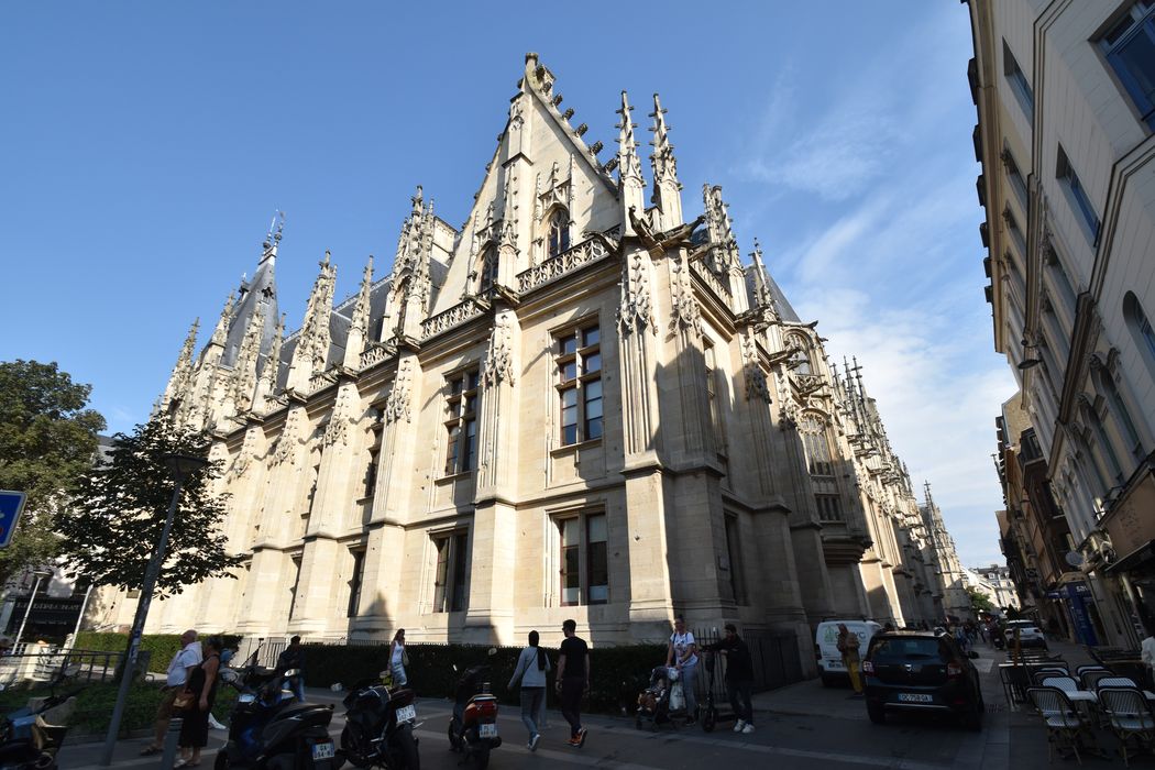 façade ouest sur la place du Maréchal Foch