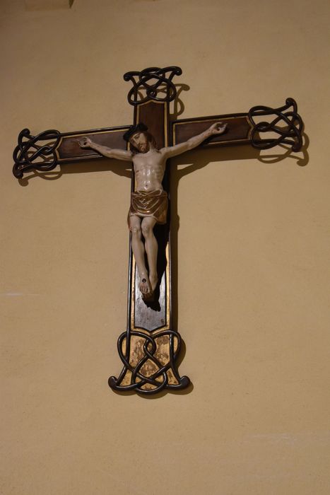statue : Christ en croix