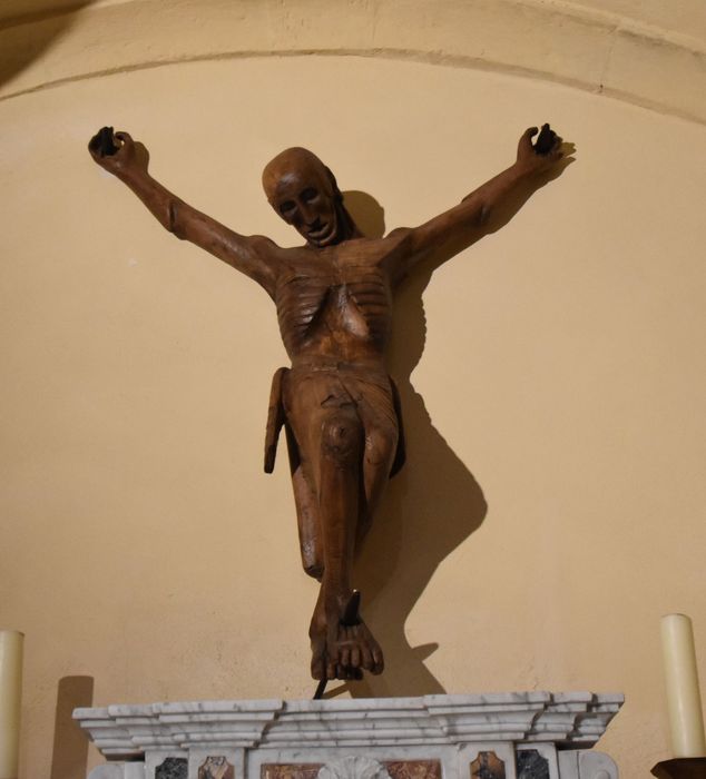statue : Christ en croix