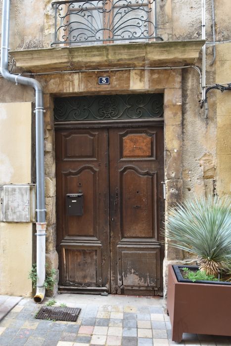 porte d’accès sur rue