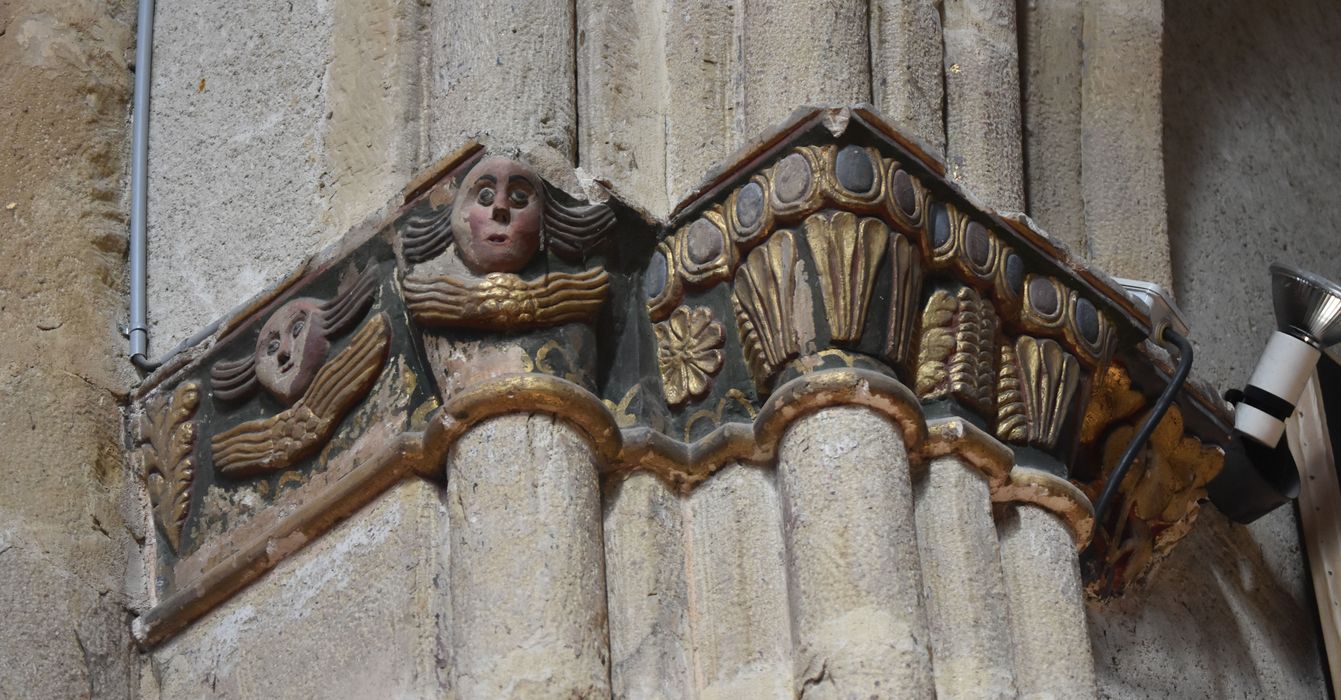 Choeur, détail d’un chapiteau sculpté