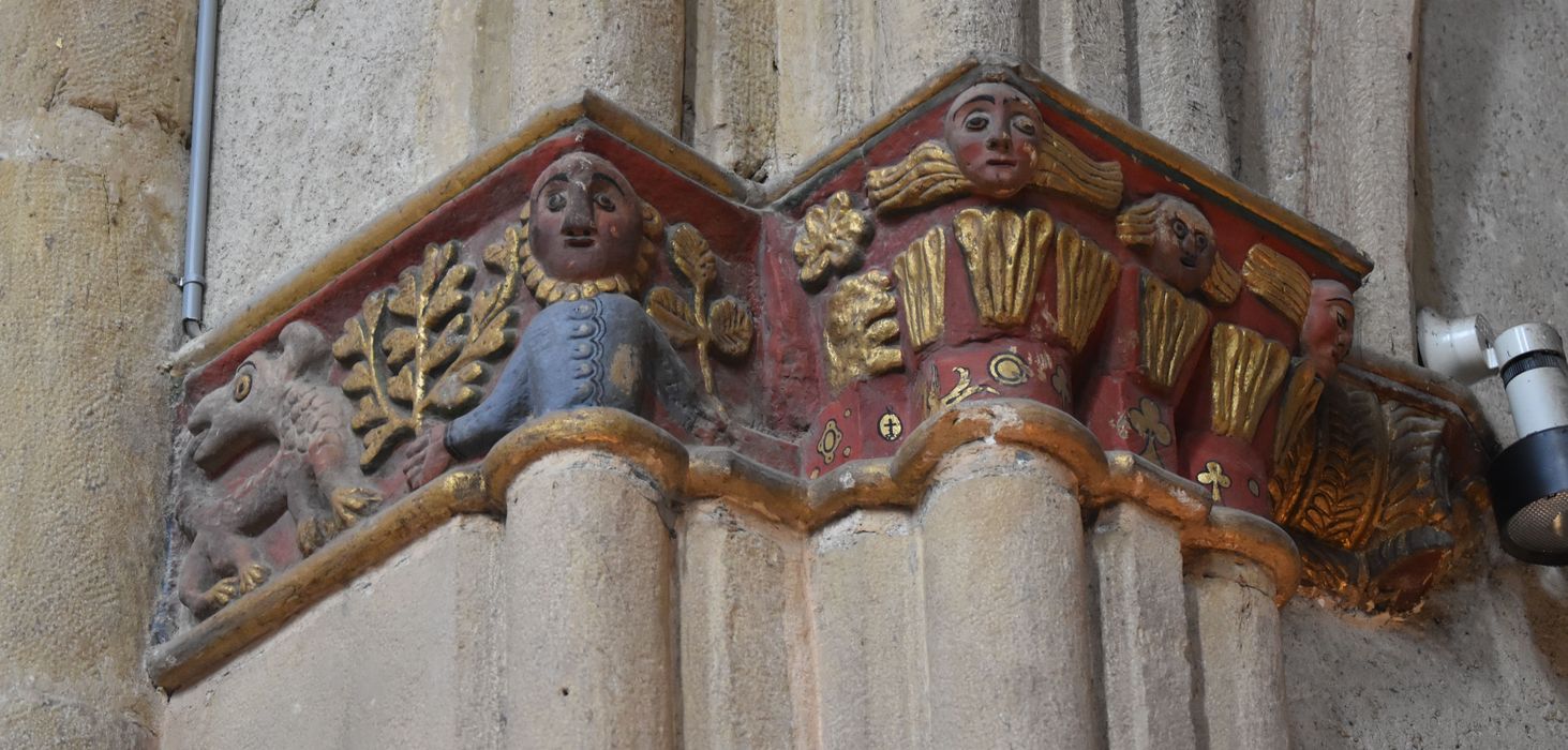 Choeur, détail d’un chapiteau sculpté