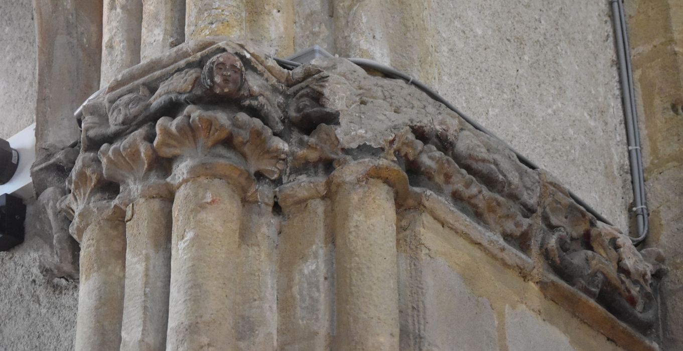 choeur, détail d’un chapiteau sculpté